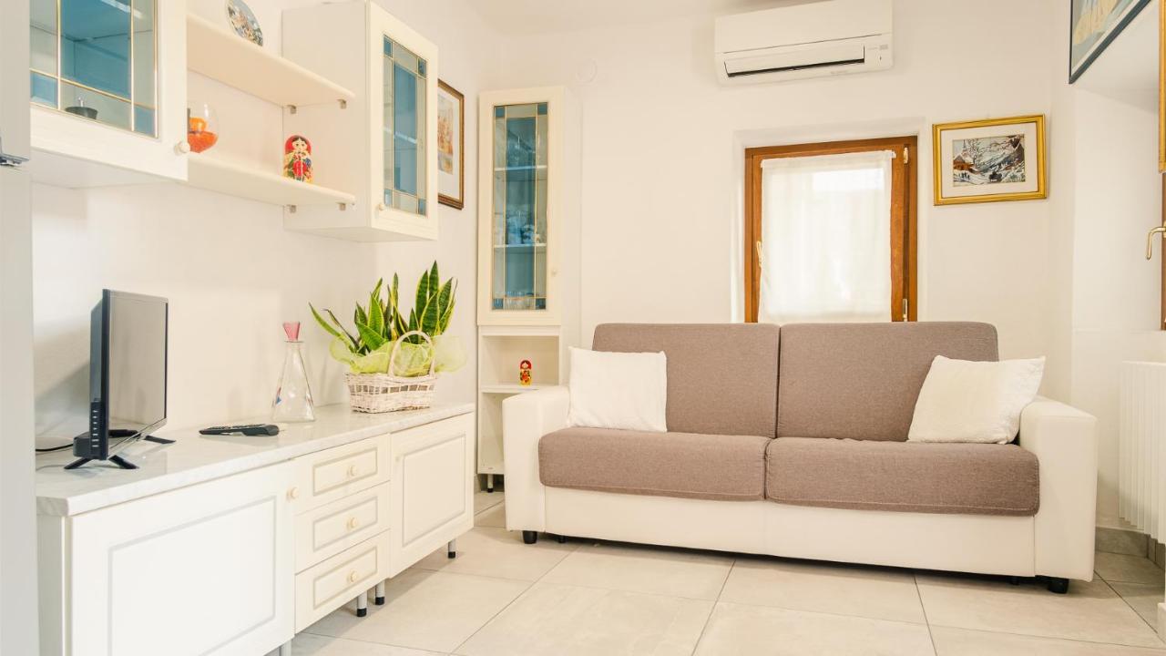 شقة La Casa Di Nonna Agnese - Italian Homing بادينغي سول غاردا المظهر الخارجي الصورة